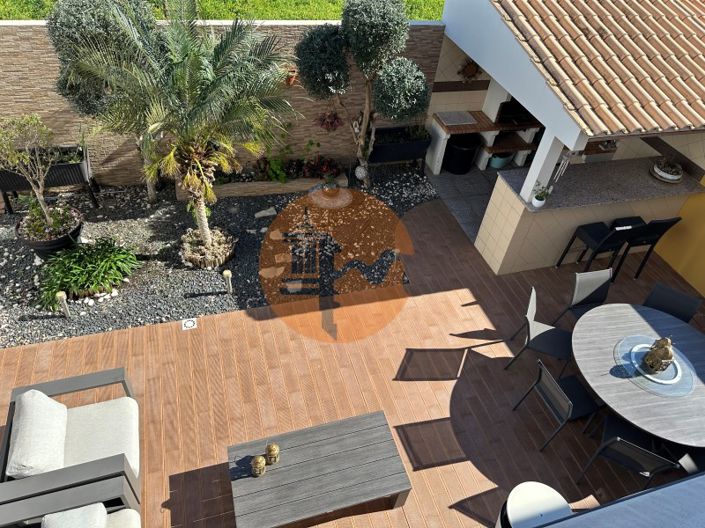 Image No.94-5 Bed House for sale