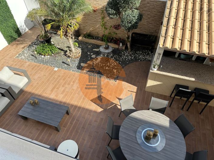 Image No.97-5 Bed House for sale