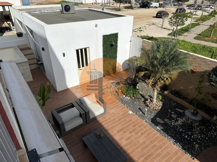 Image No.98-5 Bed House for sale