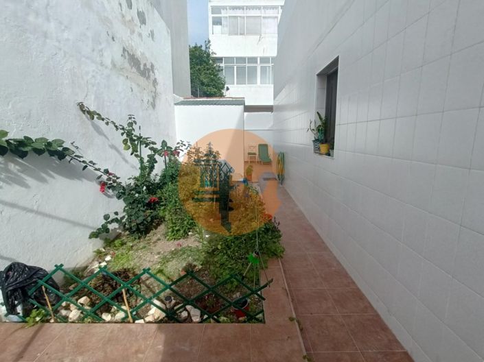 Image No.1-3 Bed House for sale