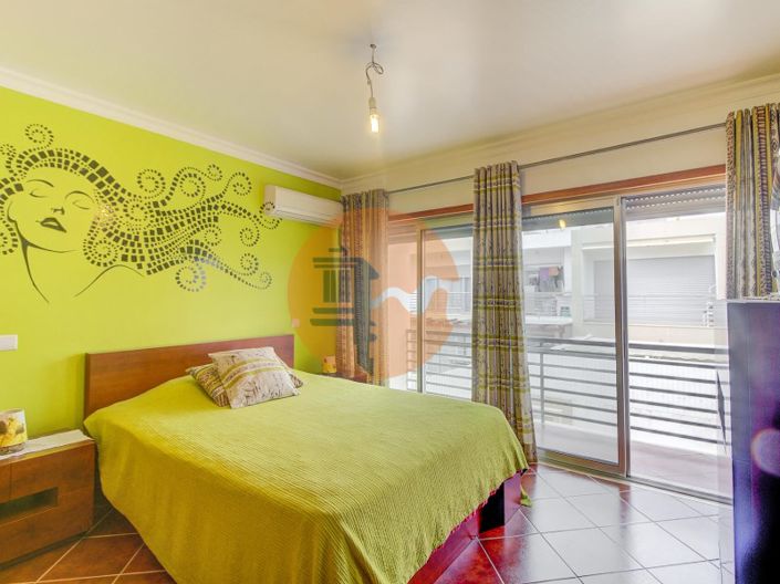 Image No.12-4 Bed House for sale