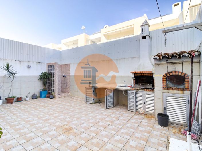 Image No.21-4 Bed House for sale