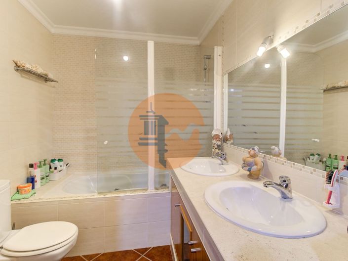 Image No.26-4 Bed House for sale