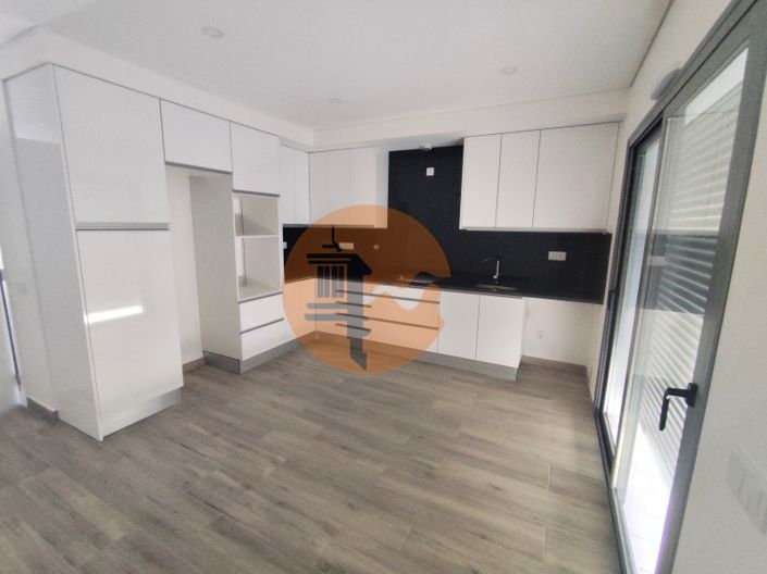 Image No.1-2 Bed House for sale