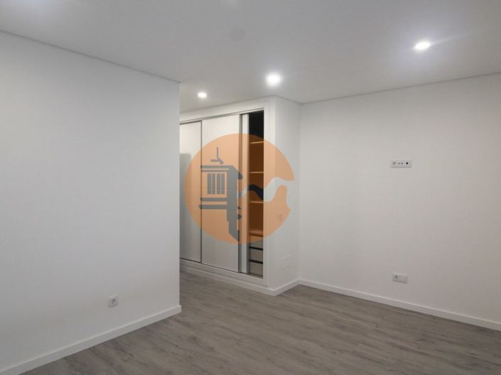 Image No.10-2 Bed House for sale