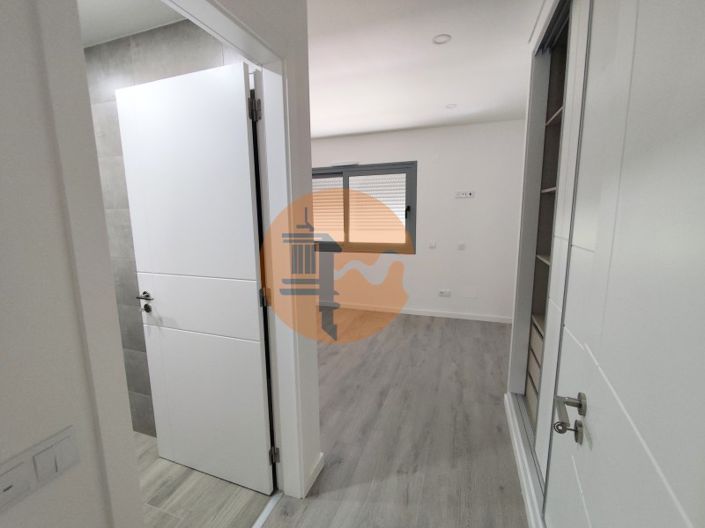 Image No.12-2 Bed House for sale