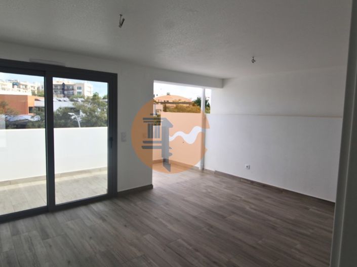 Image No.13-2 Bed House for sale