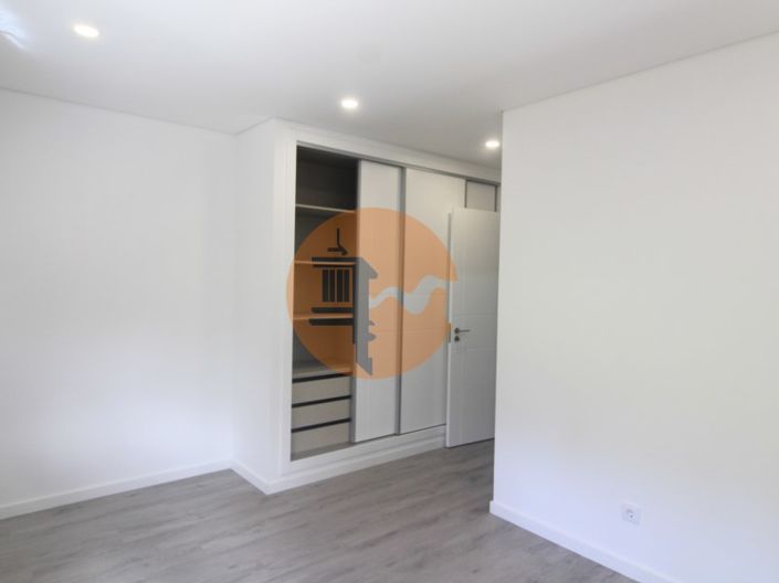 Image No.14-2 Bed House for sale