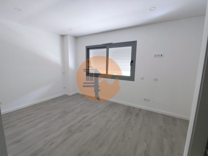 Image No.15-2 Bed House for sale