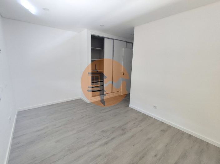 Image No.16-2 Bed House for sale