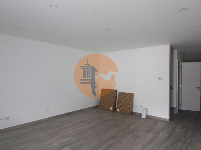 Image No.19-2 Bed House for sale