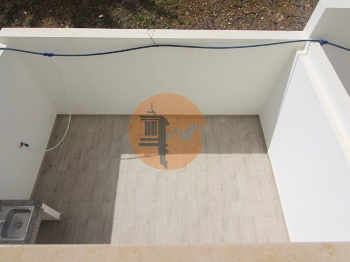 Image No.20-2 Bed House for sale