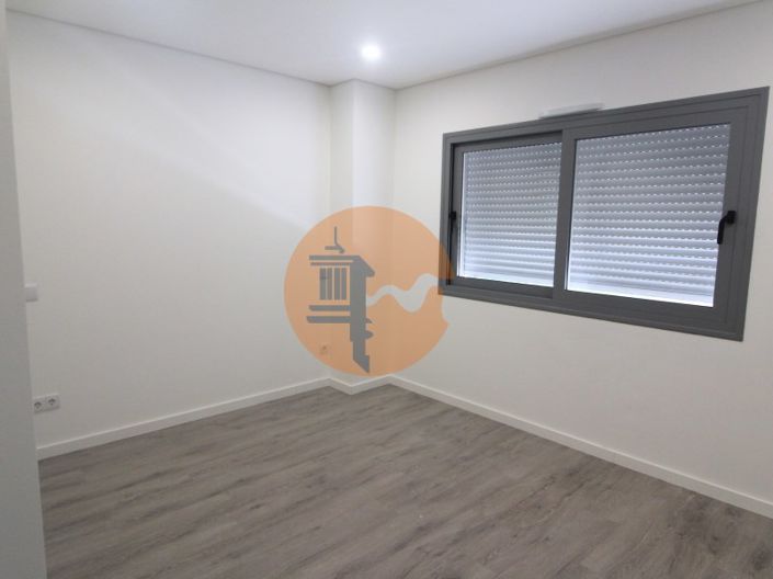 Image No.25-2 Bed House for sale