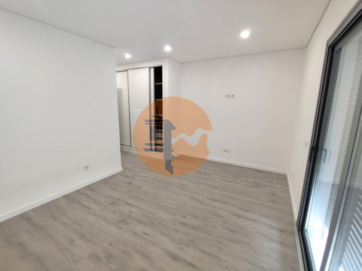 Image No.26-2 Bed House for sale