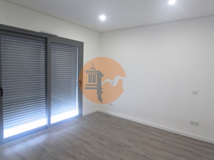 Image No.28-2 Bed House for sale