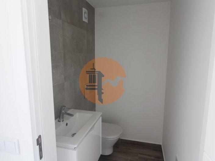 Image No.30-2 Bed House for sale