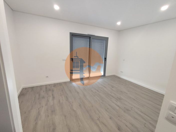 Image No.31-2 Bed House for sale