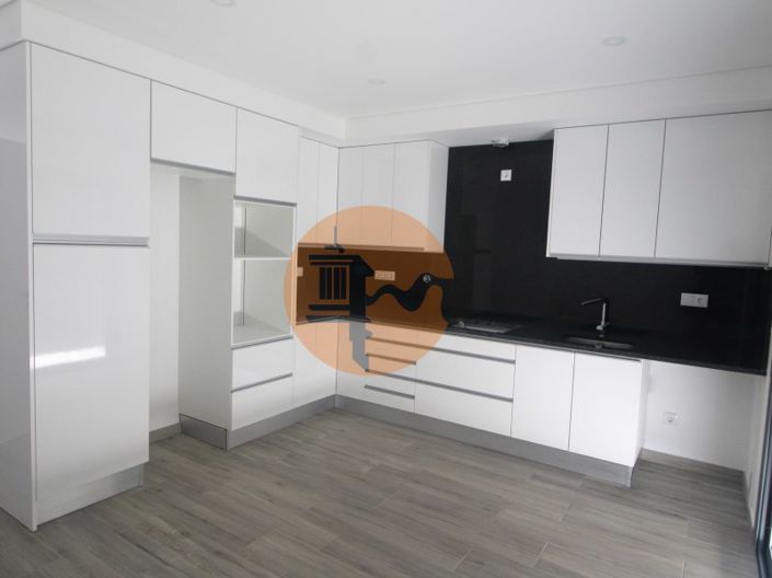 Image No.4-2 Bed House for sale