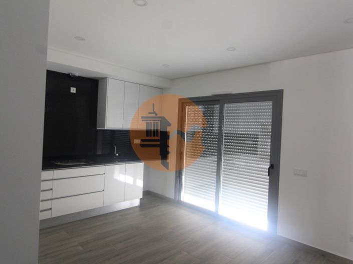 Image No.5-2 Bed House for sale