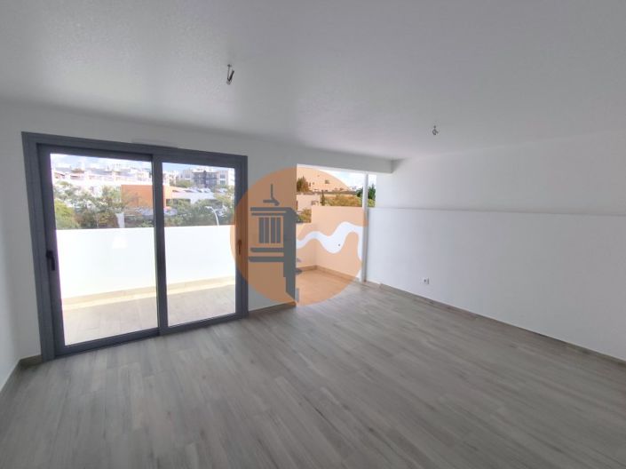 Image No.8-2 Bed House for sale