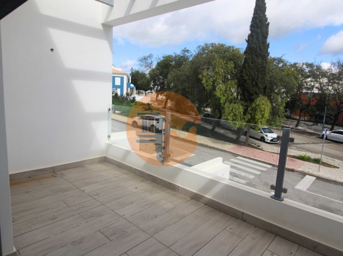 Image No.9-2 Bed House for sale