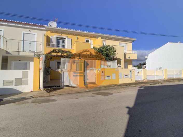 Image No.1-3 Bed House for sale