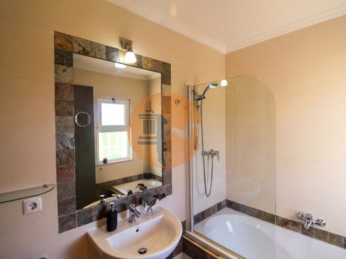 Image No.10-4 Bed House for sale