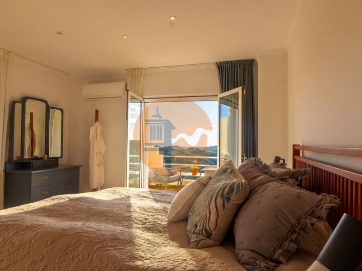 Image No.16-4 Bed House for sale