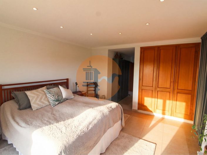 Image No.17-4 Bed House for sale