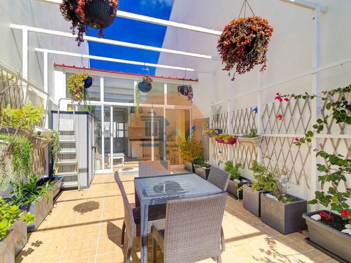 Image No.1-2 Bed House for sale