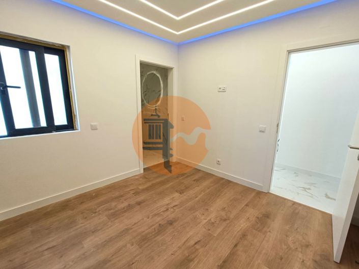 Image No.20-2 Bed Apartment for sale