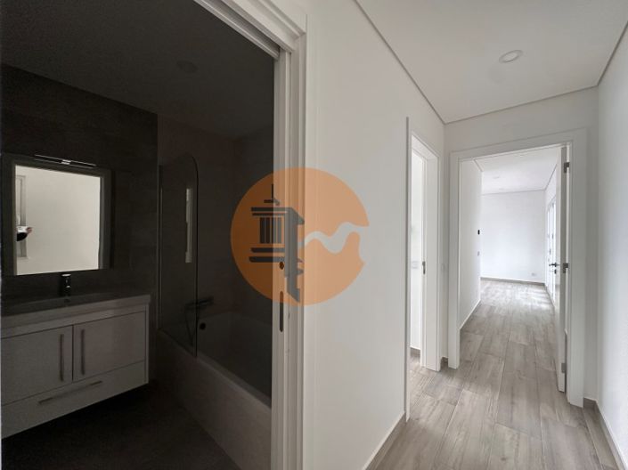 Image No.10-4 Bed House for sale