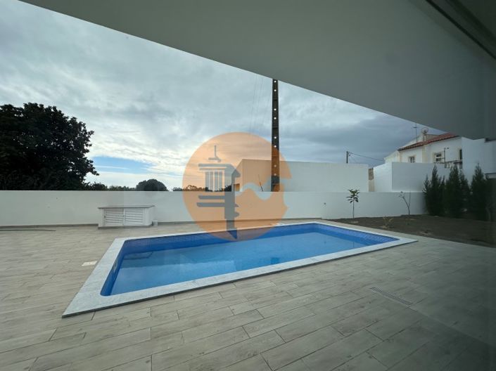 Image No.16-4 Bed House for sale