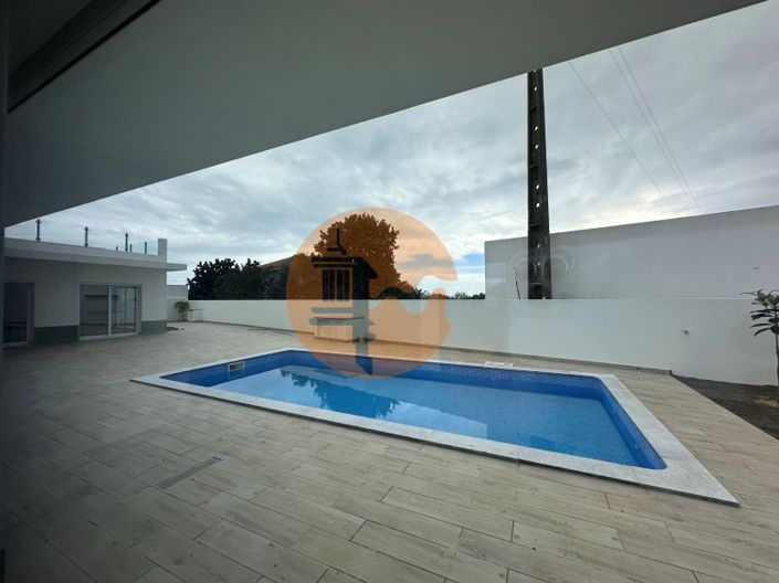 Image No.20-4 Bed House for sale