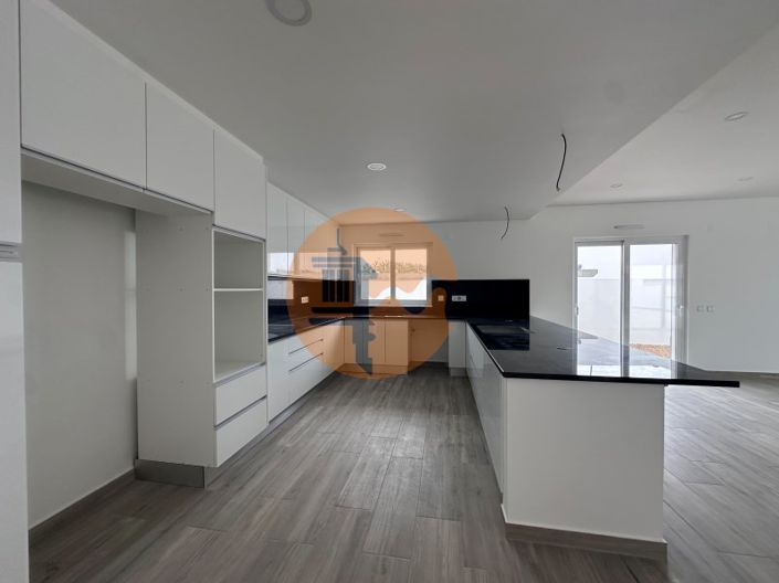 Image No.22-4 Bed House for sale