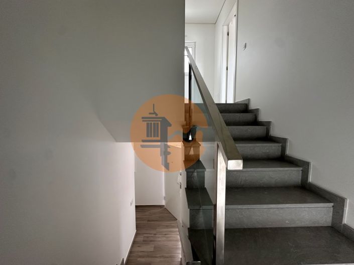 Image No.23-4 Bed House for sale