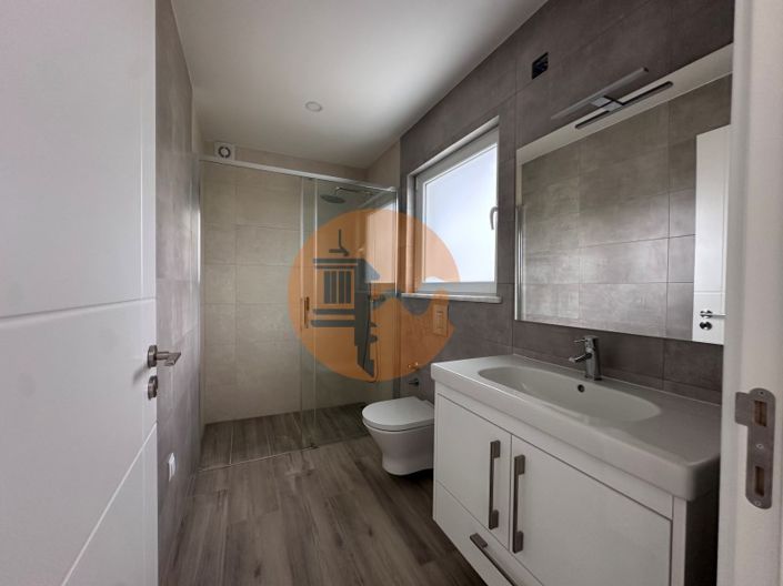 Image No.28-4 Bed House for sale