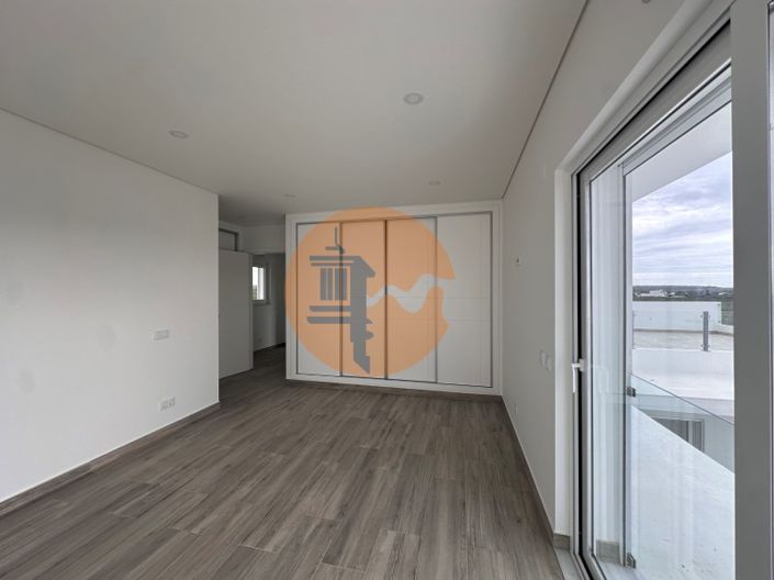 Image No.29-4 Bed House for sale