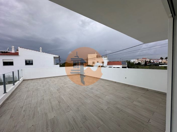 Image No.32-4 Bed House for sale