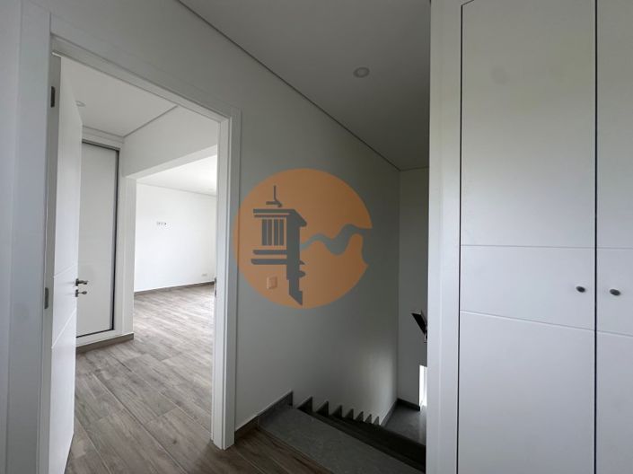 Image No.36-4 Bed House for sale