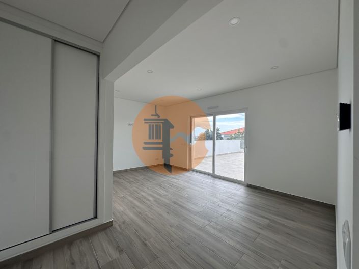 Image No.37-4 Bed House for sale