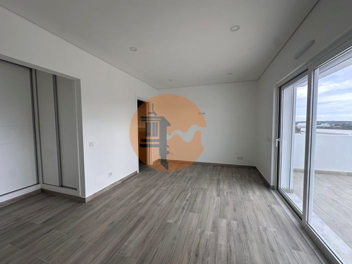 Image No.38-4 Bed House for sale