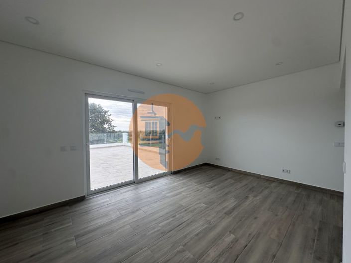 Image No.40-4 Bed House for sale