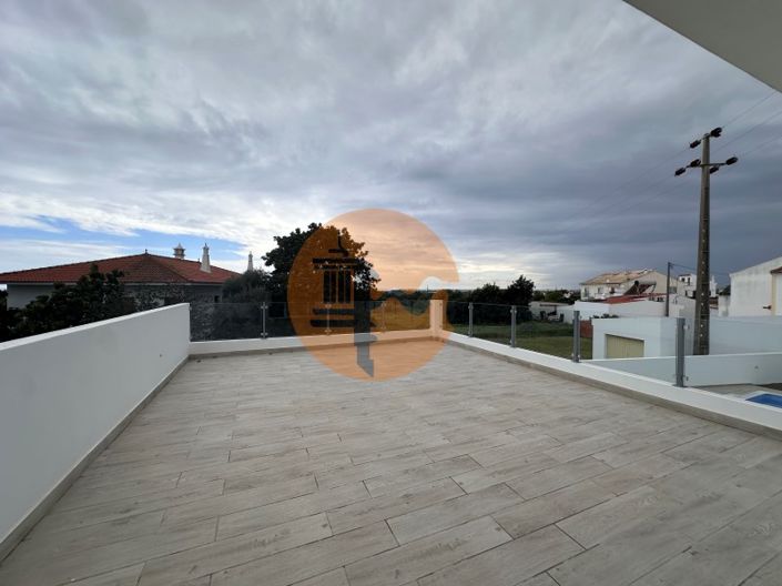 Image No.42-4 Bed House for sale