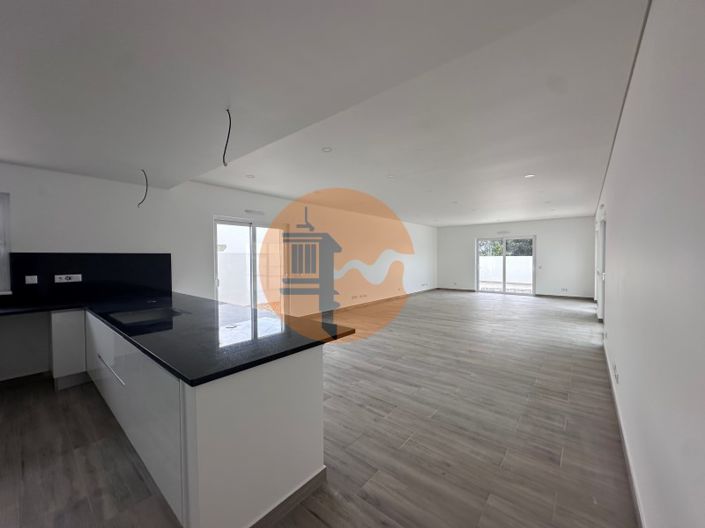 Image No.46-4 Bed House for sale