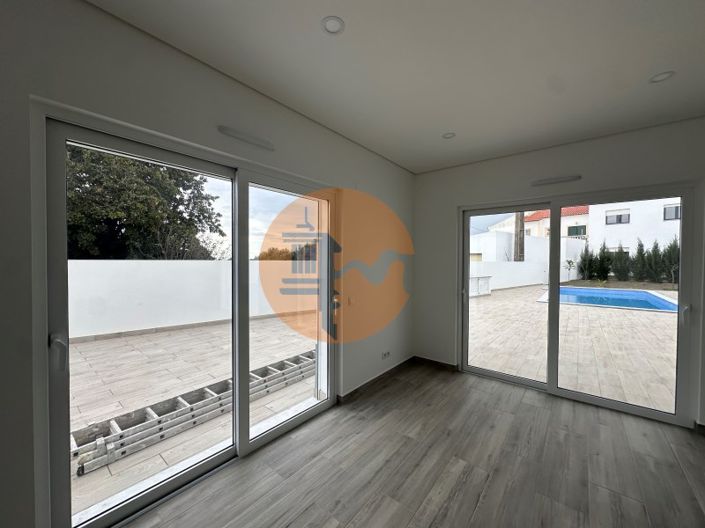 Image No.50-4 Bed House for sale