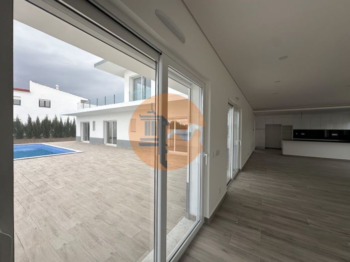 Image No.51-4 Bed House for sale