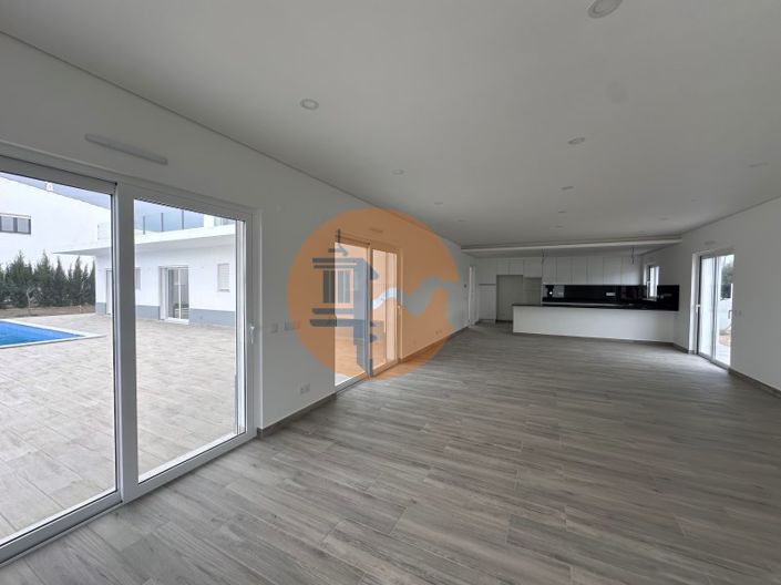 Image No.52-4 Bed House for sale