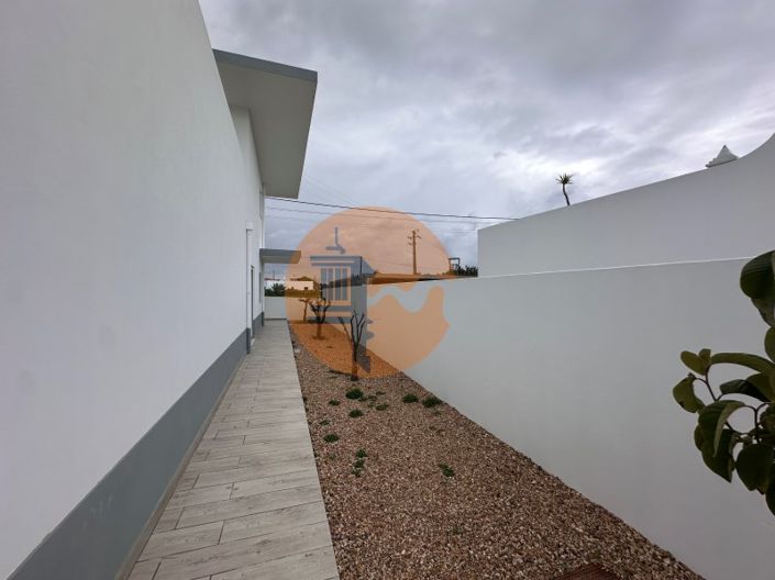 Image No.55-4 Bed House for sale