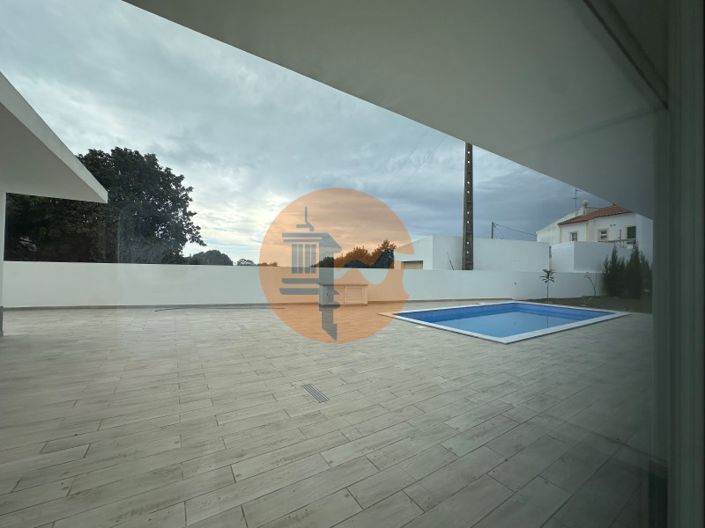 Image No.8-4 Bed House for sale